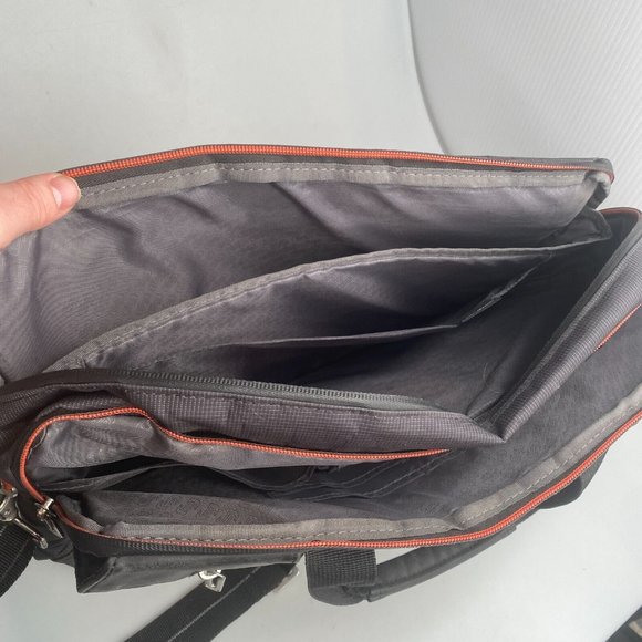 SOLO Laptop or Messengar Bag Black Nylon w/ Padded Sleeve for up to 16" Laptop - Picture 9 of 10